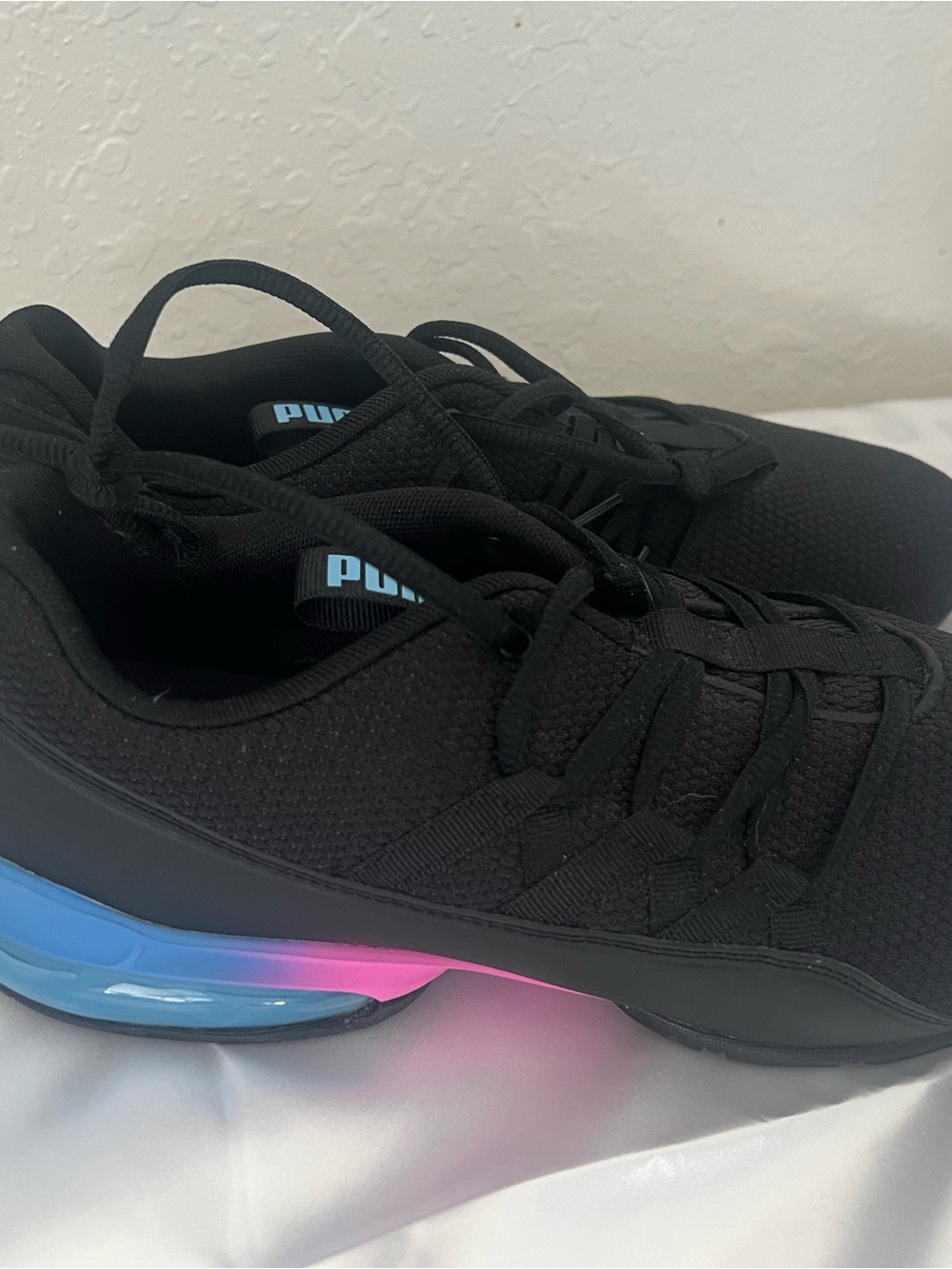 PUMA Women's Athletic
Sneakers Black/Pink/Blue Size
9.5